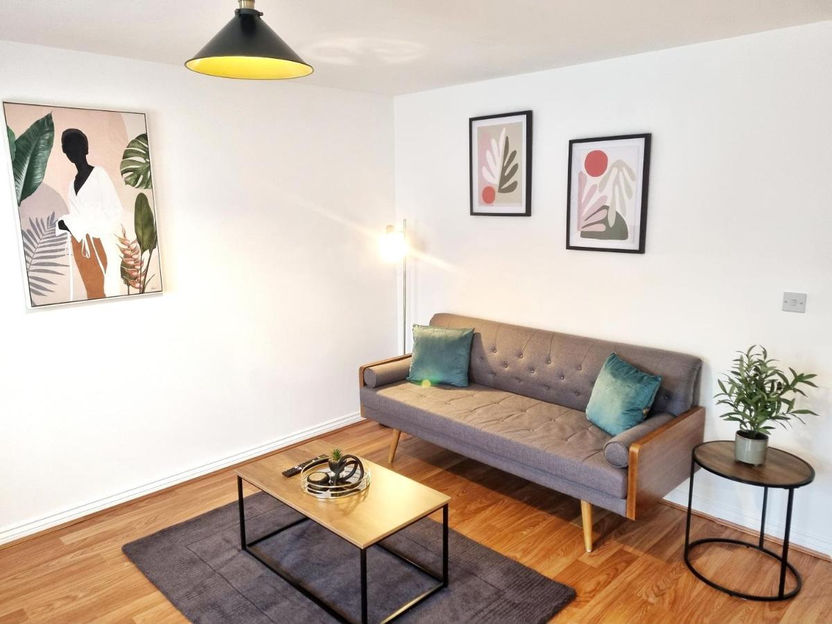 Modern & Spacious 3 Bedrooms And 2 Bathrooms Home, Free Parking! ケンブリッジ エクステリア 写真