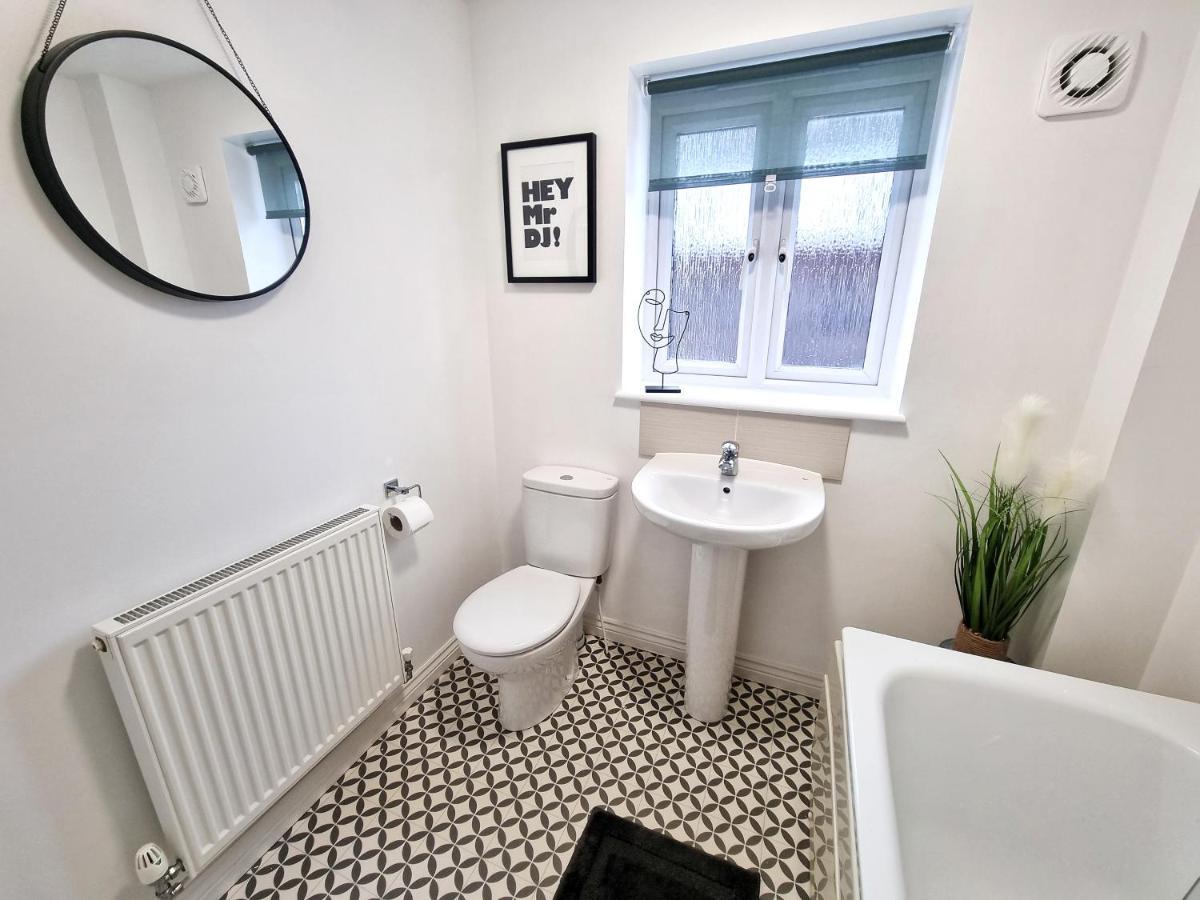 Modern & Spacious 3 Bedrooms And 2 Bathrooms Home, Free Parking! ケンブリッジ エクステリア 写真